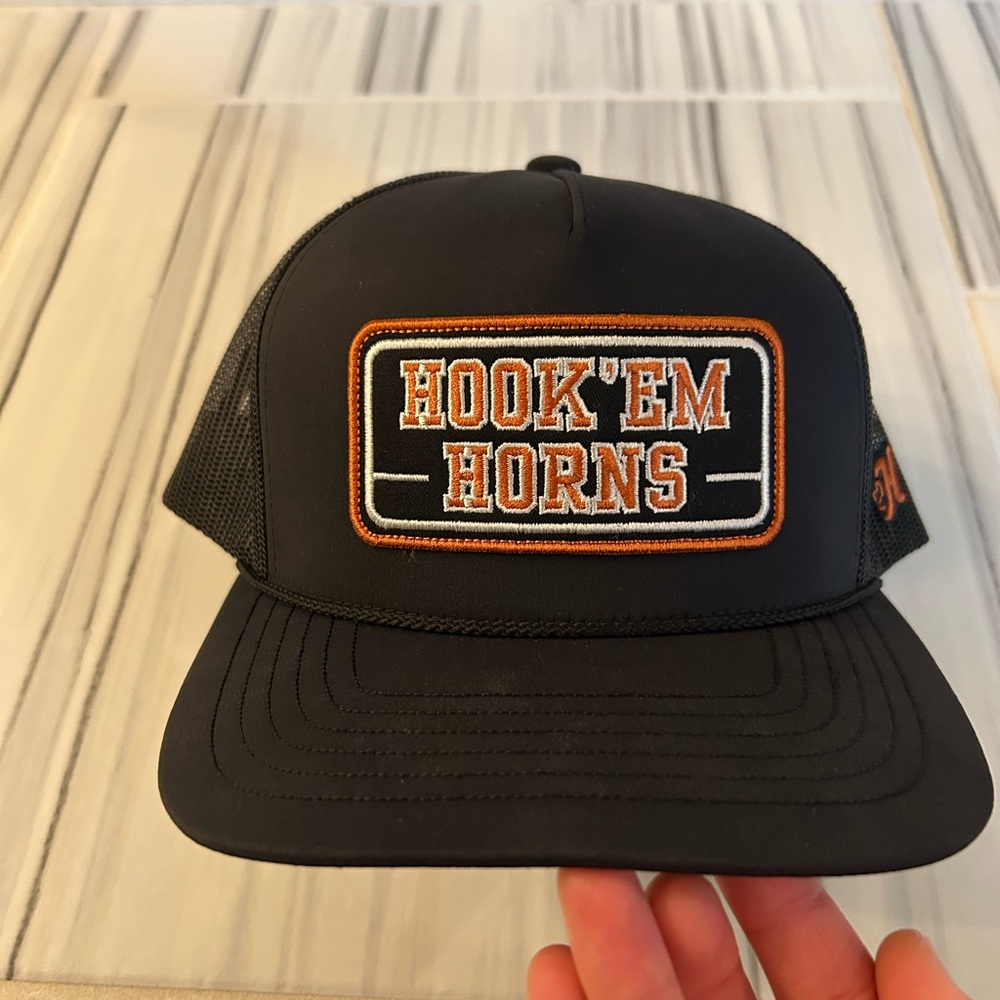 NWOT Black Hook 'Em Horns Cap